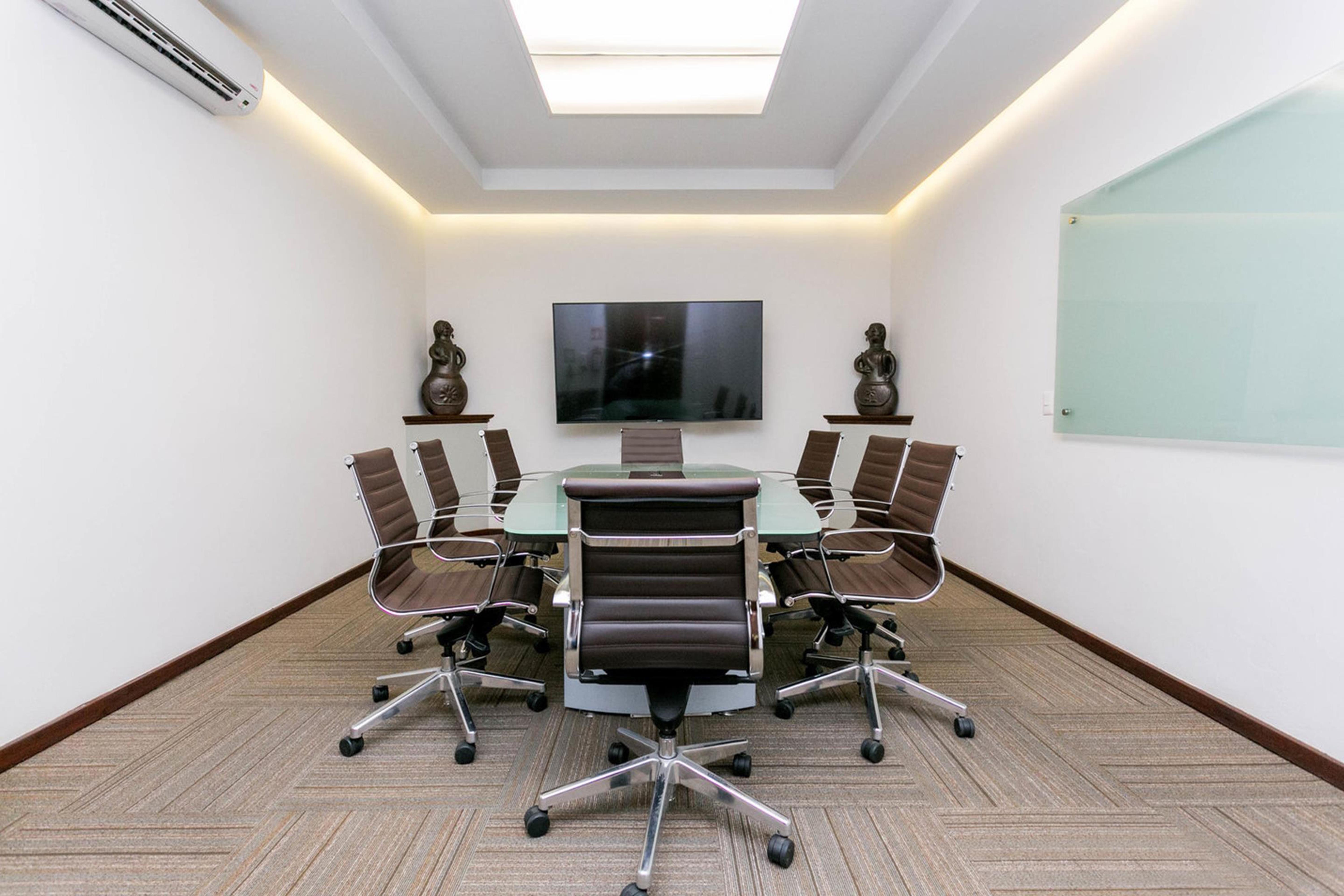Real De Minas Сан Мигел де Аленде Екстериор снимка Meeting room at the headquarters of the National Stock Exchange of India