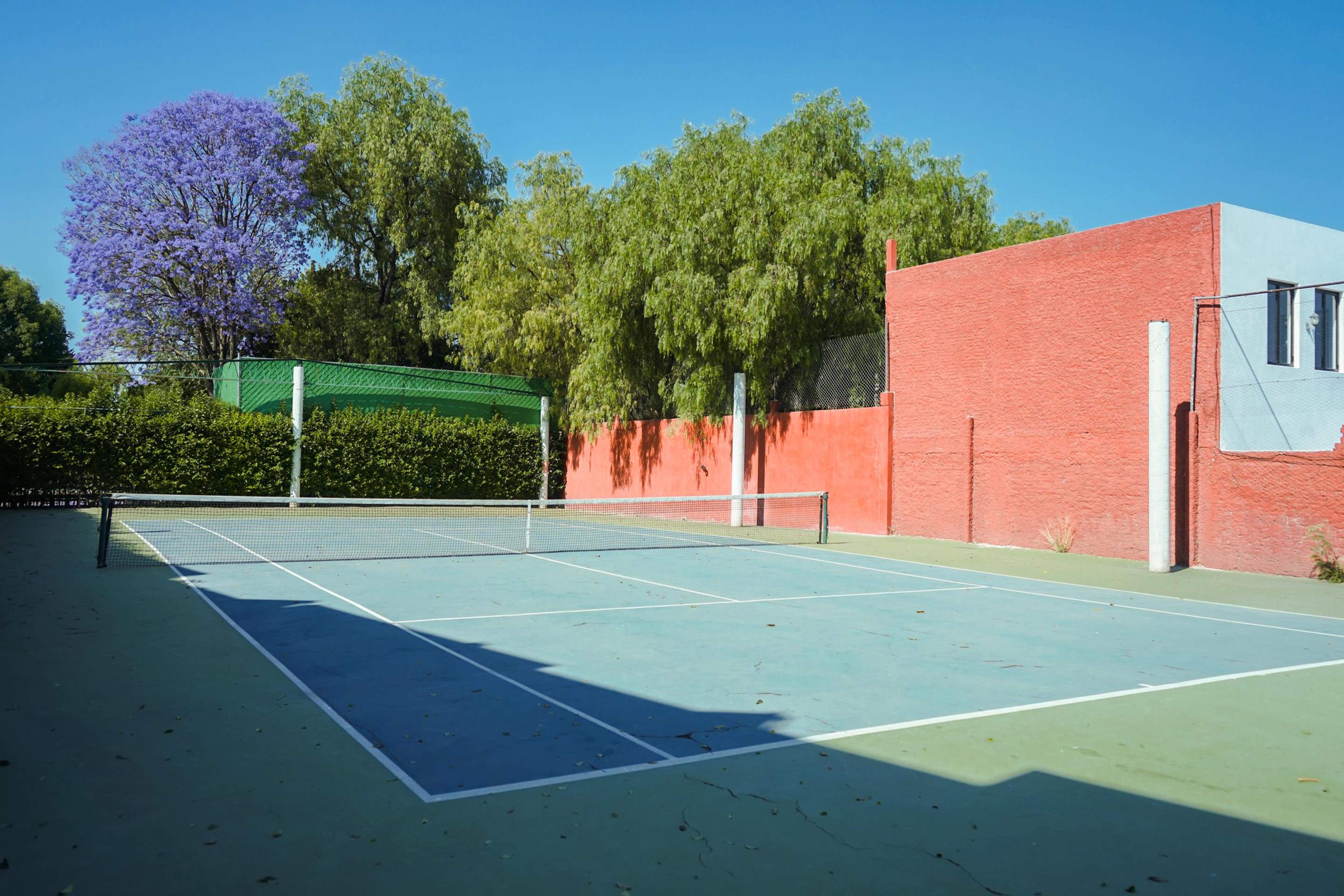 Real De Minas Сан Мигел де Аленде Екстериор снимка Tennis court at the school